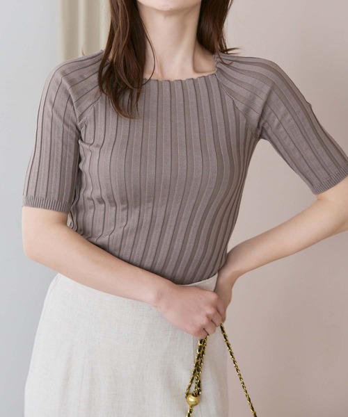 fifth(フィフス)の「フィットニット5分袖スクエアネック(ニット/セーター・レディース・ホワイト/ライトグレー/ブラック/ネイビー/モカ/オレンジ/ボルドー/グリーン/ブラウン/ミント/ラベンダー/レモンイエロー/ベビーピンク/ピンク/サックスブルー・MEDIUM)」の5枚目の写真