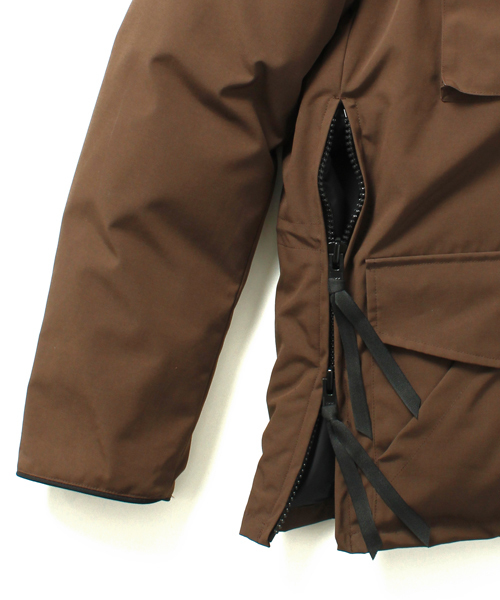 BEAMS（ビームス）の「CANADA GOOSE / KAMLOOPS（ダウンジャケット