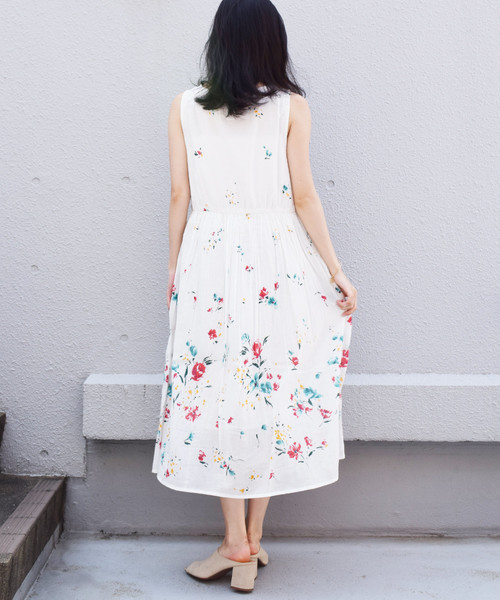 PICCIN(ピッチン)の「【WEB限定】パネルフラワーロングワンピース(ワンピース・レディース・ブラック/オフホワイト/グリーン・MEDIUM)」の7枚目の写真