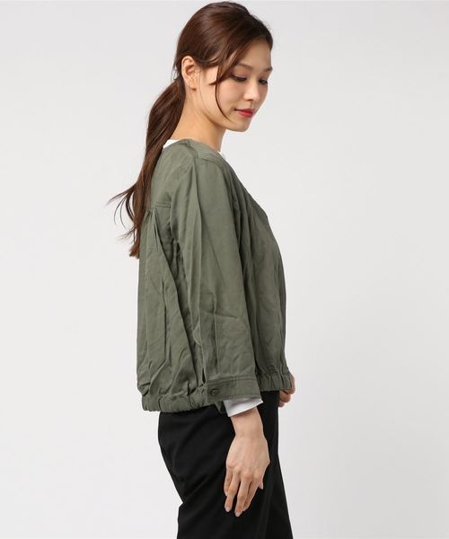 VENCEEXCHANGE(ヴァンスエクスチェンジ)の「リヨセルVネックブルゾン(ノーカラージャケット・レディース・グリーン/ブルー/ベージュ・M/L)」の4枚目の写真