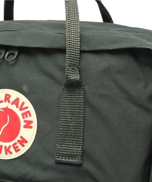 fennica Men's（フェニカメンズ）の「FJALLRABEN / kanken big（バックパック/リュック・メンズ・ベージュ/ダークグリーン・ONE SIZE）」の10枚目の写真