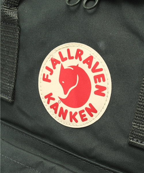 fennica Men's（フェニカメンズ）の「FJALLRABEN / kanken big（バックパック/リュック・メンズ・ベージュ/ダークグリーン・ONE SIZE）」の6枚目の写真