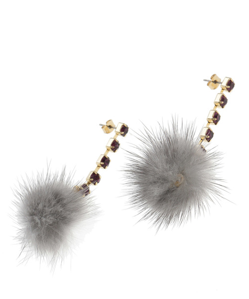 The Virgnia（ザ ヴァージニア）の「ビジューミンクファーピアス（ピアス（両耳用）・レディース・ベージュ/グレー・FREE）」の6枚目の写真