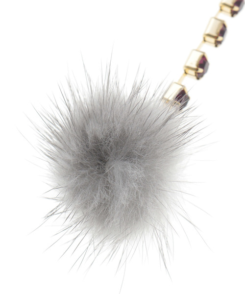 The Virgnia（ザ ヴァージニア）の「ビジューミンクファーピアス（ピアス（両耳用）・レディース・ベージュ/グレー・FREE）」の5枚目の写真