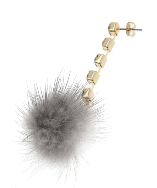 The Virgnia（ザ ヴァージニア）の「ビジューミンクファーピアス（ピアス（両耳用）・レディース・ベージュ/グレー・FREE）」の3枚目の写真