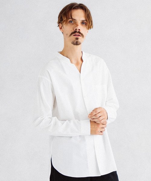 UNITED TOKYO（ユナイテッドトウキョウ）の「Vネックロングスリーブシャツ（シャツ/ブラウス・メンズ・ブラック/オレンジ/グリーン/グレイッシュベージュ/ホワイト・1/2/3）」の2枚目の写真