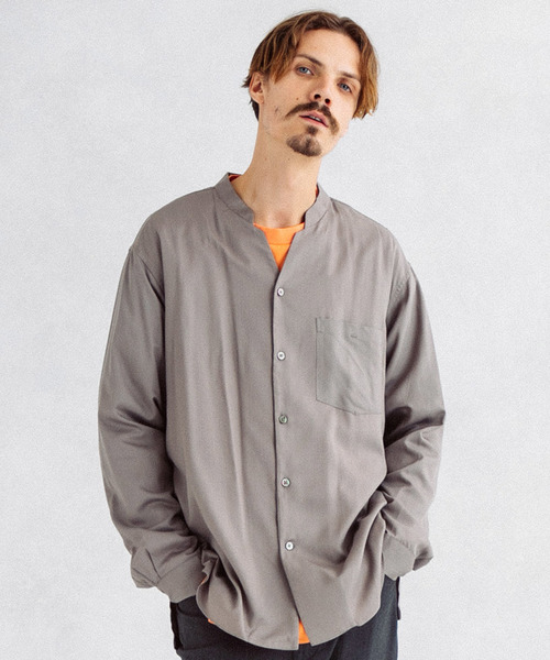 UNITED TOKYO（ユナイテッドトウキョウ）の「Vネックロングスリーブシャツ（シャツ/ブラウス・メンズ・ブラック/オレンジ/グリーン/グレイッシュベージュ/ホワイト・1/2/3）」の4枚目の写真