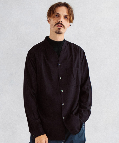 UNITED TOKYO（ユナイテッドトウキョウ）の「Vネックロングスリーブシャツ（シャツ/ブラウス・メンズ・ブラック/オレンジ/グリーン/グレイッシュベージュ/ホワイト・1/2/3）」の3枚目の写真