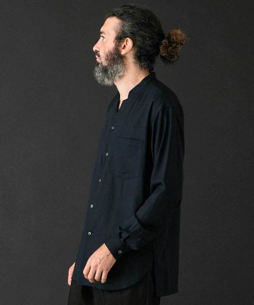 UNITED TOKYO（ユナイテッドトウキョウ）の「Vネックロングスリーブシャツ（シャツ/ブラウス・メンズ・ブラック/オレンジ/グリーン/グレイッシュベージュ/ホワイト・1/2/3）」の16枚目の写真