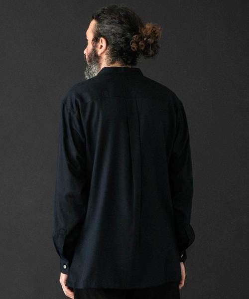 UNITED TOKYO（ユナイテッドトウキョウ）の「Vネックロングスリーブシャツ（シャツ/ブラウス・メンズ・ブラック/オレンジ/グリーン/グレイッシュベージュ/ホワイト・1/2/3）」の14枚目の写真