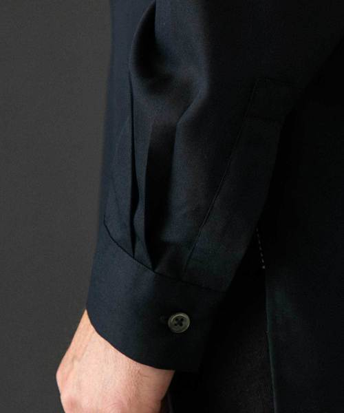 UNITED TOKYO（ユナイテッドトウキョウ）の「Vネックロングスリーブシャツ（シャツ/ブラウス・メンズ・ブラック/オレンジ/グリーン/グレイッシュベージュ/ホワイト・1/2/3）」の8枚目の写真