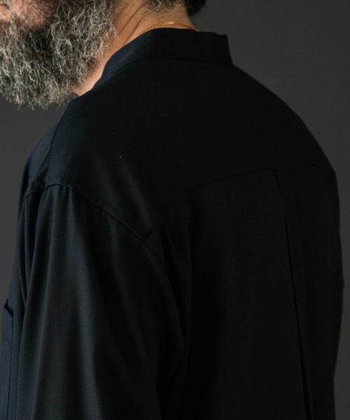 UNITED TOKYO（ユナイテッドトウキョウ）の「Vネックロングスリーブシャツ（シャツ/ブラウス・メンズ・ブラック/オレンジ/グリーン/グレイッシュベージュ/ホワイト・1/2/3）」の7枚目の写真