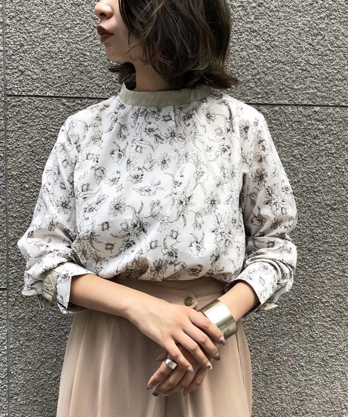 &g'aime（アンジェム）の「【&g'aime】レザー×花柄ブラウス（シャツ/ブラウス・レディース・ブラック/オフホワイト・FREE）」の2枚目の写真