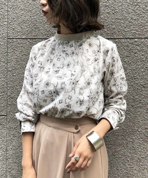 &g'aime（アンジェム）の「【&g'aime】レザー×花柄ブラウス（シャツ/ブラウス・レディース・ブラック/オフホワイト・FREE）」の4枚目の写真