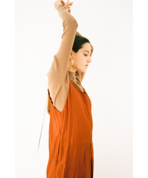 CLANE（クラネ）の「HIGH-NECK RIB KNIT（ニット/セーター・レディース・ブラック/ベージュ/ブラウン/レッド・1/2）」の10枚目の写真