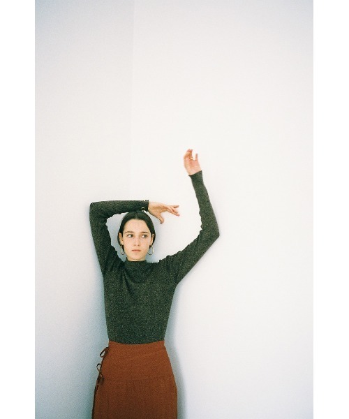 CLANE（クラネ）の「HIGH-NECK RIB KNIT（ニット/セーター・レディース・ブラック/ベージュ/ブラウン/レッド・1/2）」の17枚目の写真