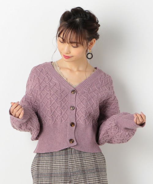 archives（アルシーヴ）の「ケーブル編みショートカーディガン（カーディガン/ボレロ・レディース・ブラウン/オフホワイト/ラベンダー/ブラウン系その他・MEDIUM）」の4枚目の写真