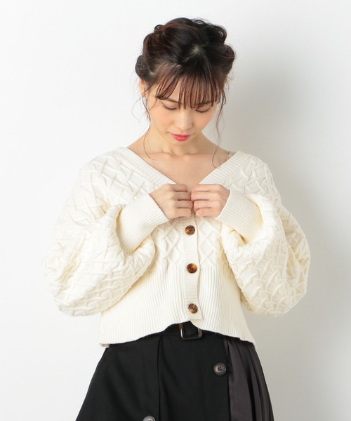 archives（アルシーヴ）の「ケーブル編みショートカーディガン（カーディガン/ボレロ・レディース・ブラウン/オフホワイト/ラベンダー/ブラウン系その他・MEDIUM）」の2枚目の写真