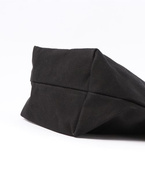 Maison Kitsune(メゾンキツネ)の「CAFE TOTE MINI(トートバッグ・メンズ・ブラック・U)」の5枚目の写真