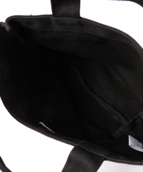 Maison Kitsune(メゾンキツネ)の「CAFE TOTE MINI(トートバッグ・メンズ・ブラック・U)」の3枚目の写真