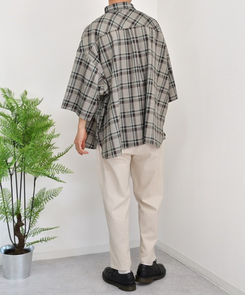 kutir（クティール）の「カツラギ素材　ワイドテーパードパンツ（その他パンツ・メンズ・オフホワイト/ダークパープル・SMALL/MEDIUM/LARGE）」の6枚目の写真