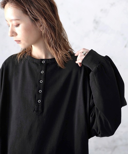classicalelf(クラシカルエルフ)の「USAコットン バックヘンリーネックカットソー(Tシャツ/カットソー・レディース・ブラック/オフホワイト/グレイッシュベージュ/ミント・MEDIUM/LARGE/X-LARGE)」の14枚目の写真