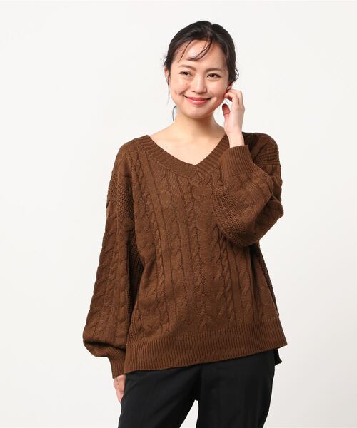 NAVY(ネイビー)の「7G Vネックケーブルプルオーバー(ニット/セーター・レディース・グリーン/ピンク/ブラウン/ベージュ・フリー)」の7枚目の写真