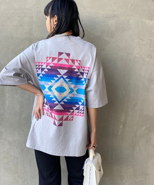 PENDLETON（ペンドルトン）の「【OCEANS 6月号掲載】[PENDLETON/ペンドルトン] 別注 バックプリントショートスリーブＴシャツ（Tシャツ/カットソー・レディース・ブラック/グレー/ブラック系その他/ブラック系その他2/ホワイト/ベージュ/ホワイト系その他/ホワイト系その他2・M/L/XL/S）」の8枚目の写真