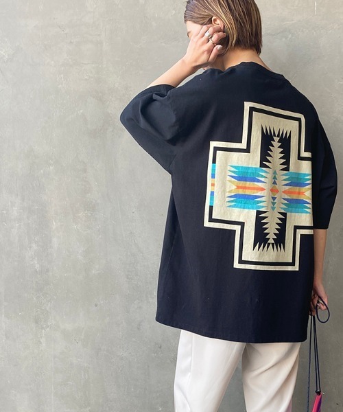 PENDLETON（ペンドルトン）の「【OCEANS 6月号掲載】[PENDLETON/ペンドルトン] 別注 バックプリントショートスリーブＴシャツ（Tシャツ/カットソー・レディース・ブラック/グレー/ブラック系その他/ブラック系その他2/ホワイト/ベージュ/ホワイト系その他/ホワイト系その他2・M/L/XL/S）」の5枚目の写真