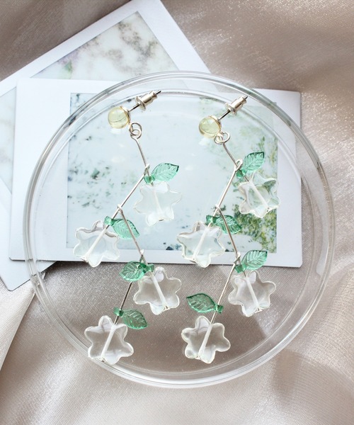 ACCOMMODE（アコモデ）の「ペールトーンジャスミンピアス（ピアス（両耳用）・レディース・クリア/イエロー・FREE）」の2枚目の写真