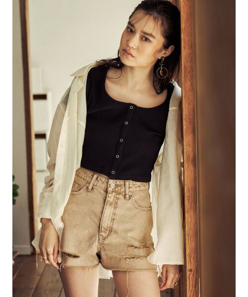 EVRIS（エヴリス）の「HEMハイダメージデニムショートパンツ（デニムパンツ・レディース・ホワイト/ブラック/ベージュ・SMALL/MEDIUM）」の4枚目の写真