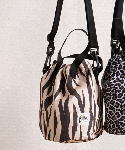 Drifter（ドリフター）の「DRIFTER / ドリフター 巾着バッグ DRIFTER 1200 NSZ SEM（ショルダーバッグ・レディース・その他4/その他5/その他6/ブラック/タン/その他1/その他2/その他3・FREE）」の6枚目の写真