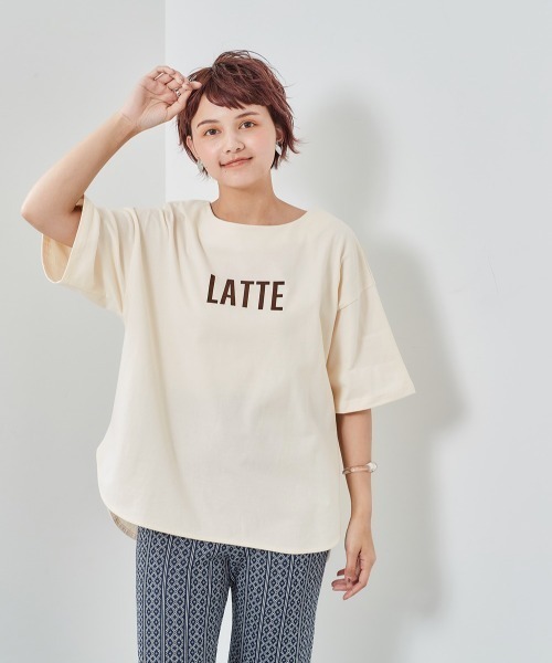 e.r.g*（イーアールジー）の「ラテカラー　ラウンドロゴＴｅｅ（Tシャツ/カットソー・レディース・ブラック/ブラウン/オフホワイト/カーキ/イエロー・M）」の2枚目の写真