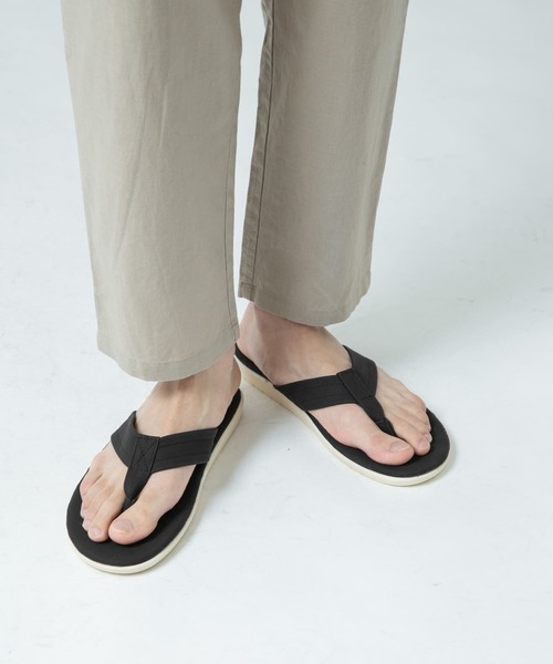 ITEMS URBANRESEARCH（アイテムズ アーバンリサーチ）の「エコレザートングサンダル（サンダル・メンズ・ピンク/ベージュ/グリーン/ブラック・26.5/27.5）」の7枚目の写真