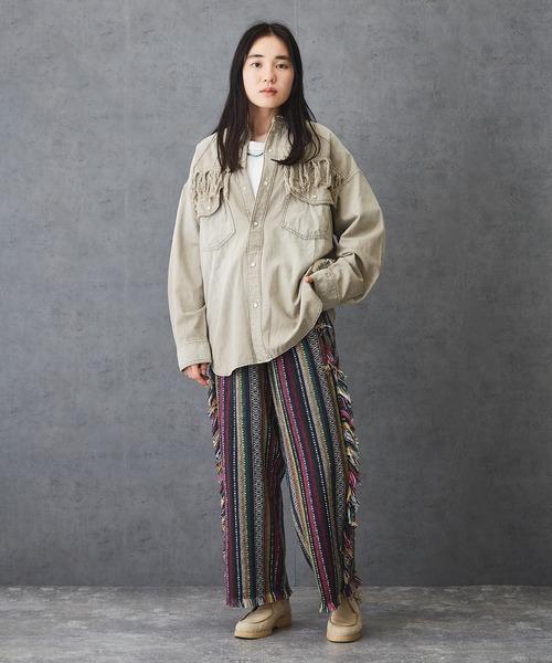 TOBILA（トビラ）の「スラブツイル フリンジ ウエスタンシャツ（シャツ/ブラウス・レディース・ベージュ/グリーン・M）」の4枚目の写真
