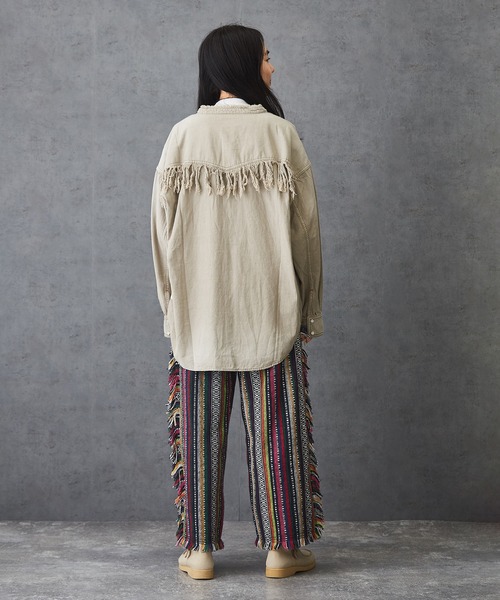 TOBILA（トビラ）の「スラブツイル フリンジ ウエスタンシャツ（シャツ/ブラウス・レディース・ベージュ/グリーン・M）」の6枚目の写真