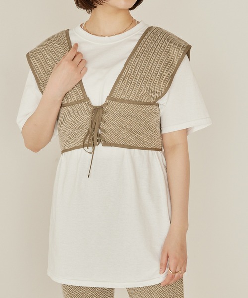 mikke（ミッケ）の「ヘリンボーンクロップドビスチェ/ベスト（ベスト・レディース・ブラック/ベージュ/ブラウン/カーキ・FREE）」の4枚目の写真