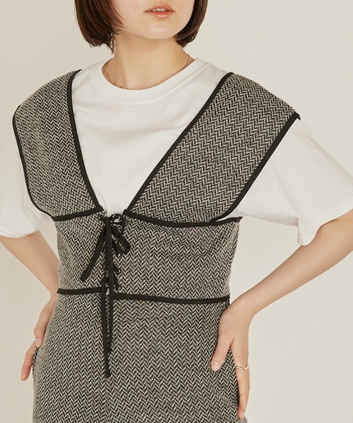 mikke（ミッケ）の「ヘリンボーンクロップドビスチェ/ベスト（ベスト・レディース・ブラック/ベージュ/ブラウン/カーキ・FREE）」の2枚目の写真