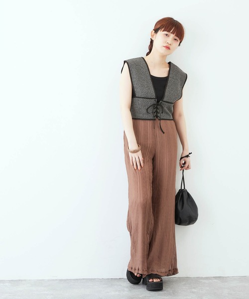 mikke（ミッケ）の「ヘリンボーンクロップドビスチェ/ベスト（ベスト・レディース・ブラック/ベージュ/ブラウン/カーキ・FREE）」の8枚目の写真