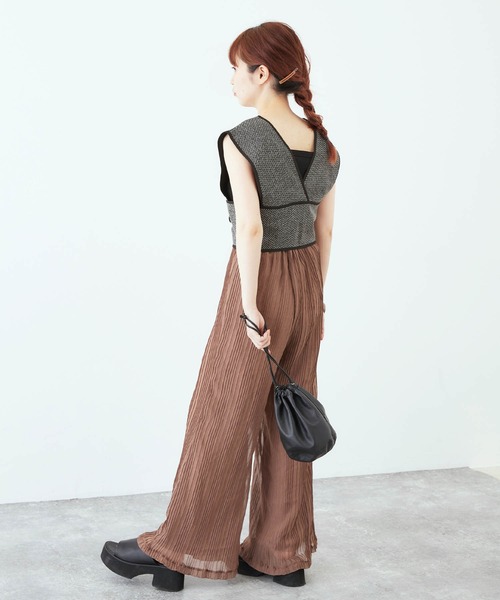 mikke（ミッケ）の「ヘリンボーンクロップドビスチェ/ベスト（ベスト・レディース・ブラック/ベージュ/ブラウン/カーキ・FREE）」の9枚目の写真