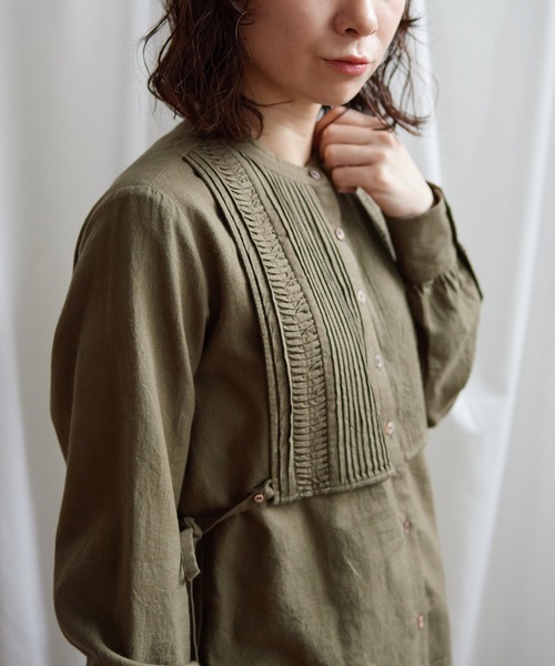 Lene(レネ)の「ランダムピンタック ブラウス(シャツ/ブラウス・レディース・ベージュ/カーキ・FREE)」の8枚目の写真