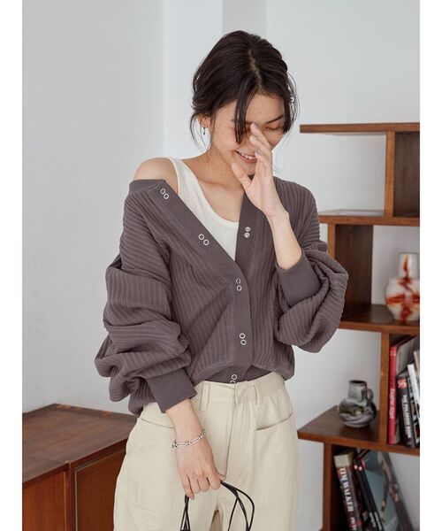 Ungrid（アングリッド）の「ショートカットルーズカーデ（カーディガン/ボレロ・レディース・アイボリー/チャコールグレー/レッド・FREE）」の3枚目の写真