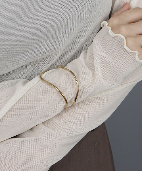 CEMONEMO（セモネモ）の「ダブル ウェーブ メタルバングル（バングル/リストバンド・レディース・シルバー/ゴールド・FREE）」の2枚目の写真