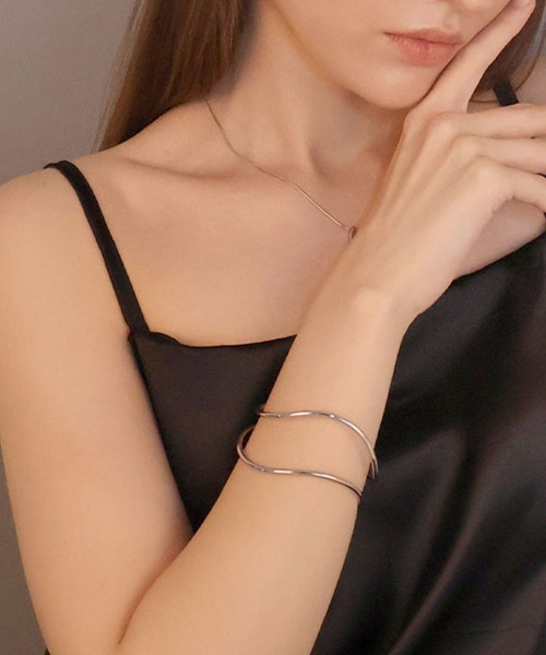 CEMONEMO（セモネモ）の「ダブル ウェーブ メタルバングル（バングル/リストバンド・レディース・シルバー/ゴールド・FREE）」の15枚目の写真