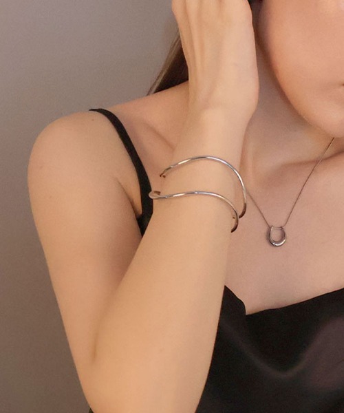 CEMONEMO（セモネモ）の「ダブル ウェーブ メタルバングル（バングル/リストバンド・レディース・シルバー/ゴールド・FREE）」の16枚目の写真