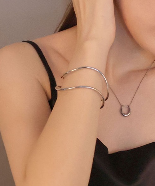 CEMONEMO（セモネモ）の「ダブル ウェーブ メタルバングル（バングル/リストバンド・レディース・シルバー/ゴールド・FREE）」の17枚目の写真