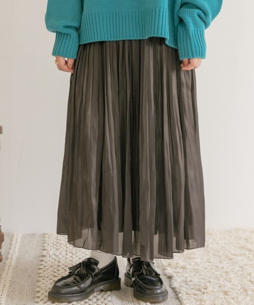 ITEMS URBANRESEARCH（アイテムズ アーバンリサーチ）の「シャイニープリーツスカート（スカート・レディース・ライトブラウン/グリーン系その他/ピンクベージュ/チャコールグレー・FREE）」の2枚目の写真