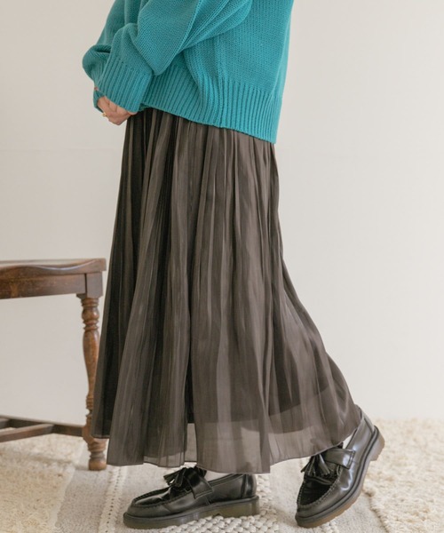 ITEMS URBANRESEARCH（アイテムズ アーバンリサーチ）の「シャイニープリーツスカート（スカート・レディース・ライトブラウン/グリーン系その他/ピンクベージュ/チャコールグレー・FREE）」の14枚目の写真