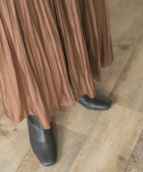 ITEMS URBANRESEARCH（アイテムズ アーバンリサーチ）の「シャイニープリーツスカート（スカート・レディース・ライトブラウン/グリーン系その他/ピンクベージュ/チャコールグレー・FREE）」の20枚目の写真