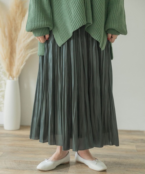 ITEMS URBANRESEARCH（アイテムズ アーバンリサーチ）の「シャイニープリーツスカート（スカート・レディース・ライトブラウン/グリーン系その他/ピンクベージュ/チャコールグレー・FREE）」の12枚目の写真
